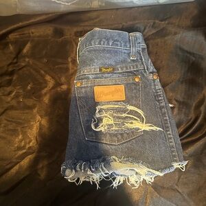 Wrangler stopped cutoff shorts